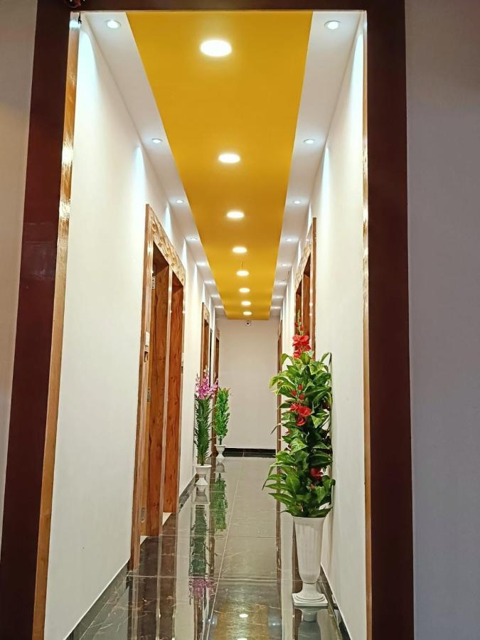 Hotel Maan Palace Vadodara Exterior photo