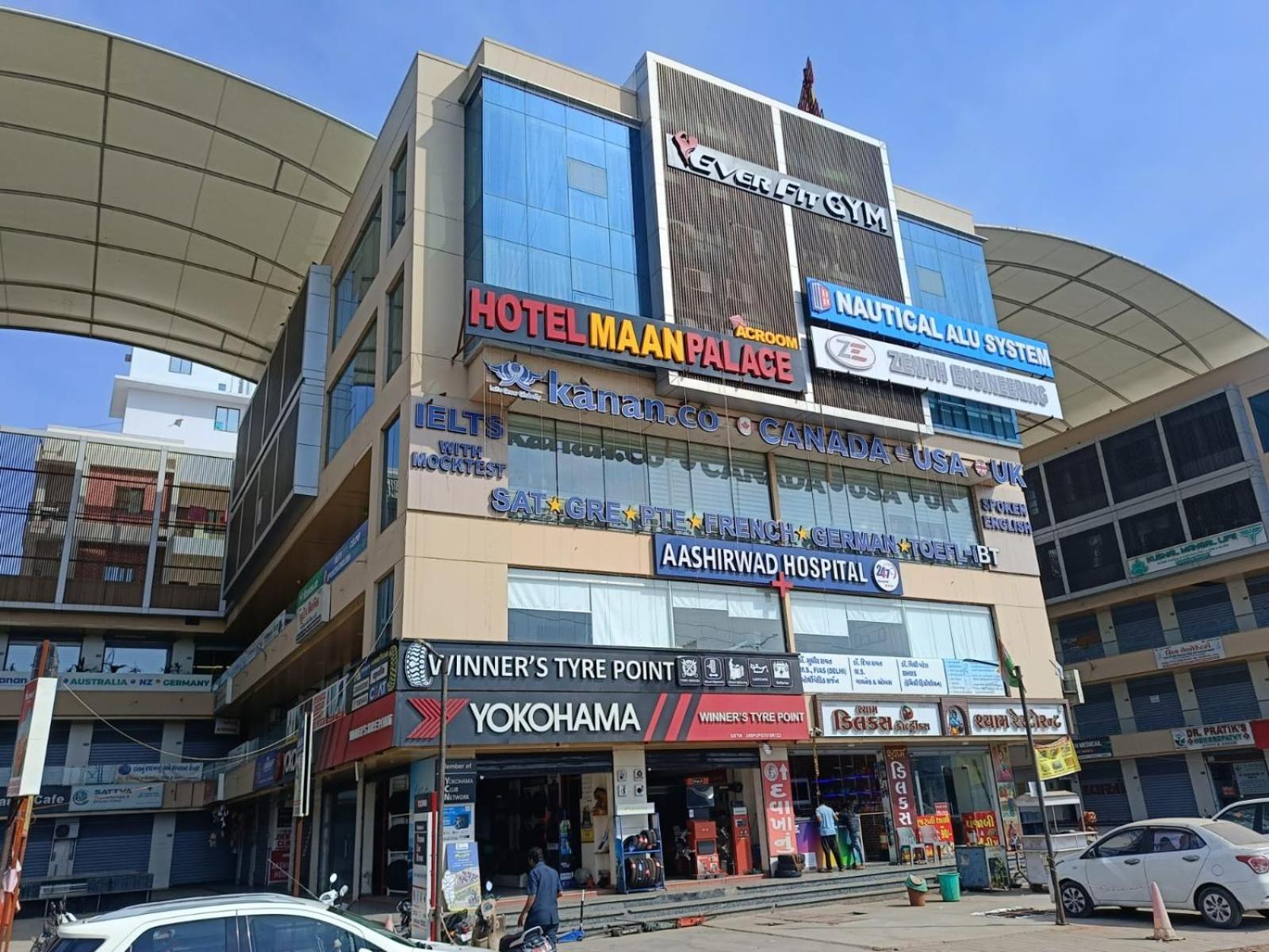 Hotel Maan Palace Vadodara Exterior photo