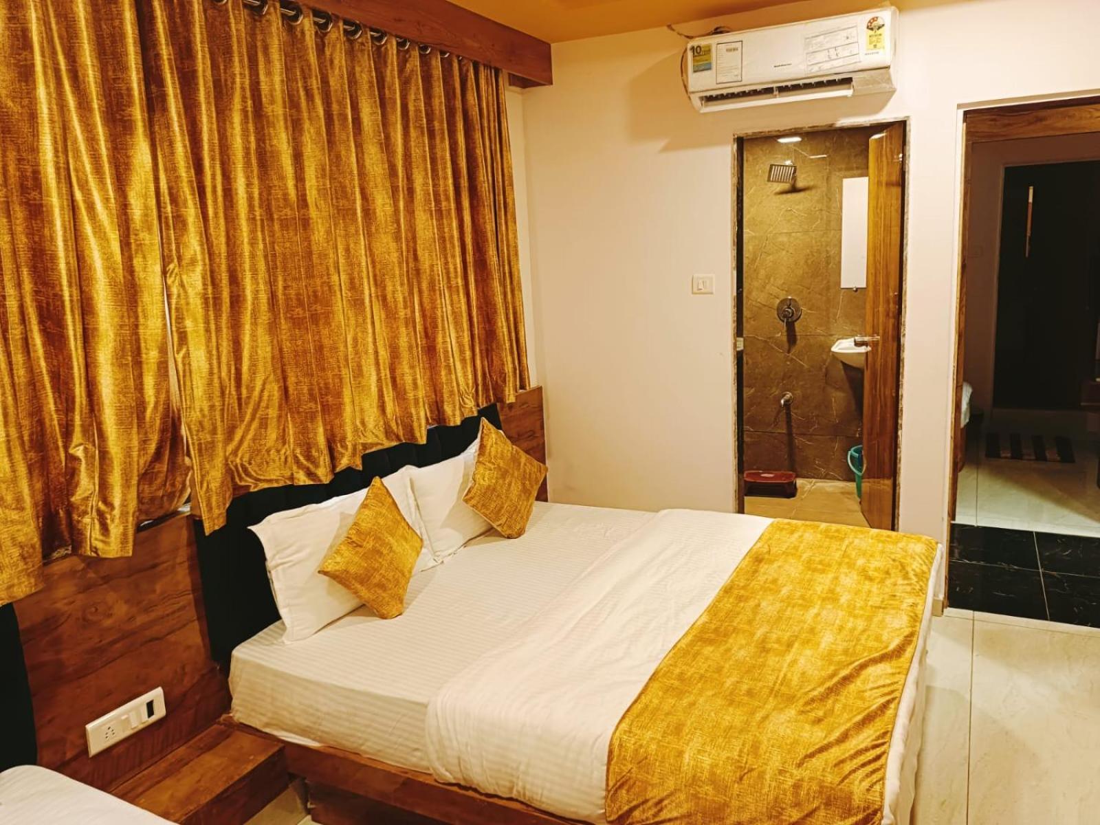 Hotel Maan Palace Vadodara Exterior photo